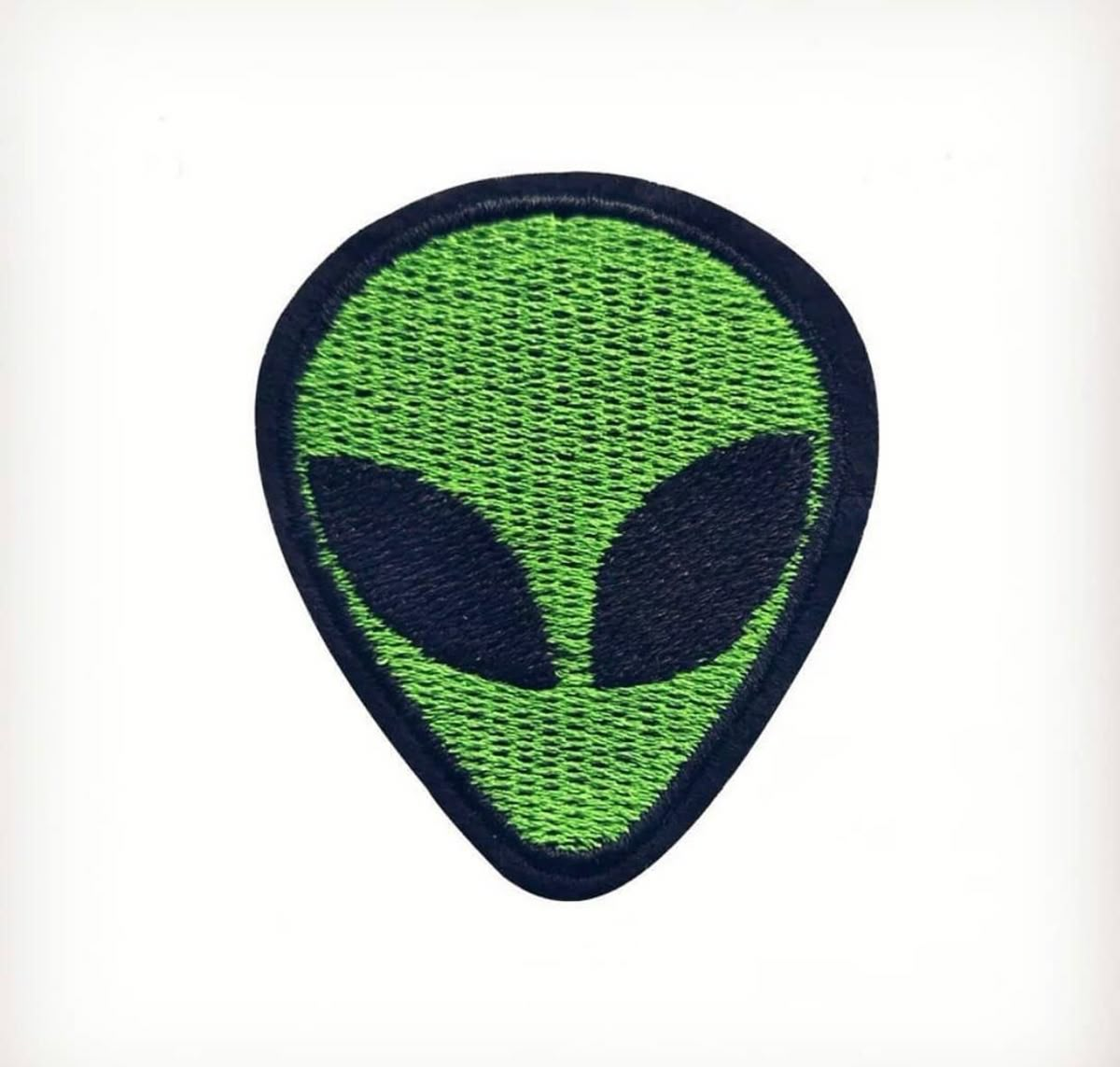 Alien Head Embroidered Patch, Green UFO Alien Iron-On Patch, Sci-Fi Space Embroidery Patch for Jackets, Hats & Backpacks