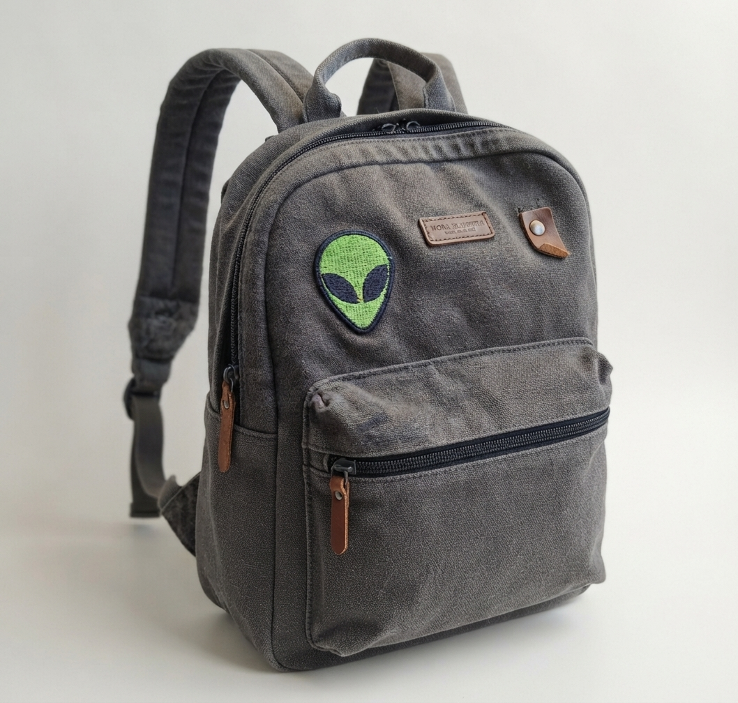 Alien Head Embroidered Patch, Green UFO Alien Iron-On Patch, Sci-Fi Space Embroidery Patch for Jackets, Hats & Backpacks